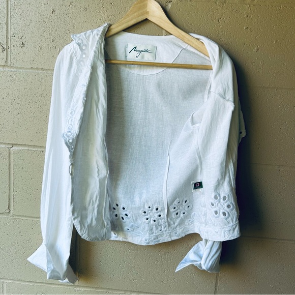 Margaieta White Linen Blazer Made in Canada - Picture 5 of 13